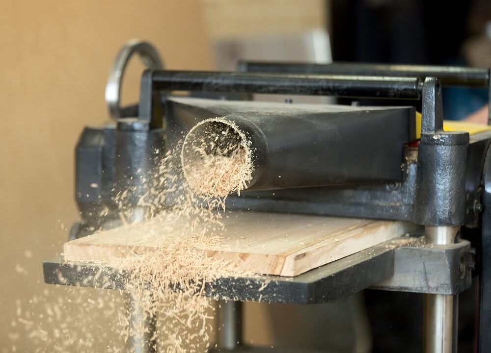 Przydatne informacje dotyczące strugarek czterostronnych stolarskich