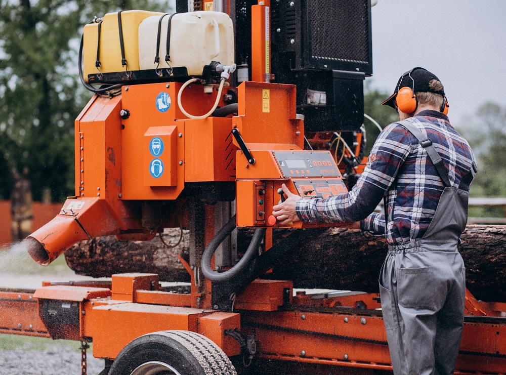 Czy używana maszyn stolarska może się równać z nową?