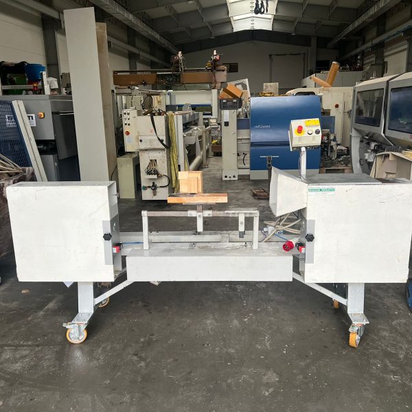 Szlifierka poprzeczna do elementów krzeseł Comec